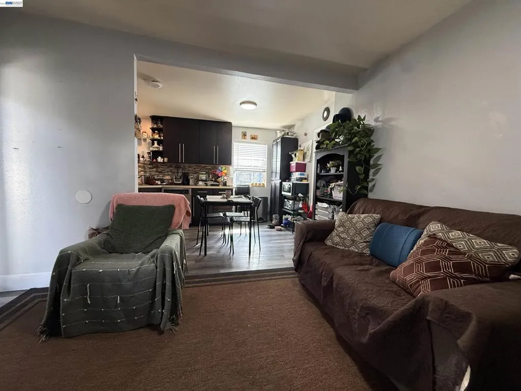 10209 & 10211 Pippin St, Oakland, California 94603 — photo 4