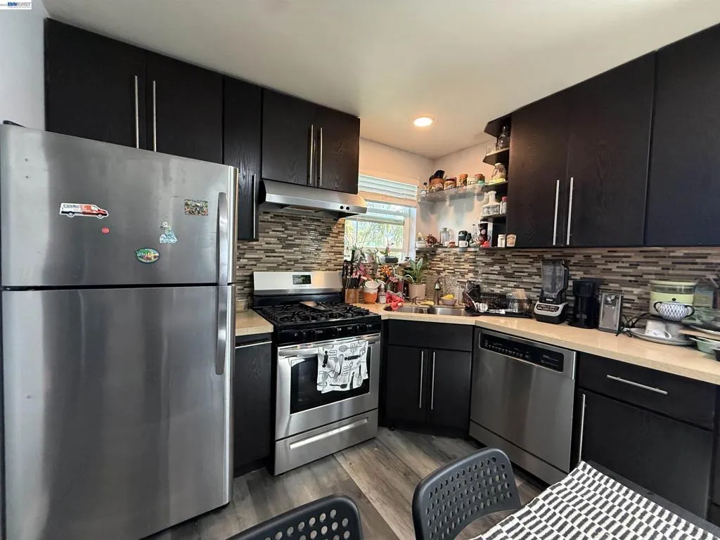 10209 & 10211 Pippin St, Oakland, California 94603 — photo 5
