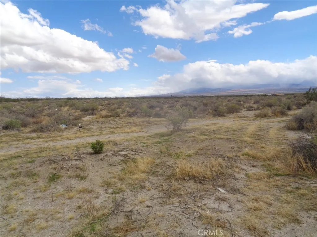 1 Avenue R12, Sun Village, California 93543 — photo 4