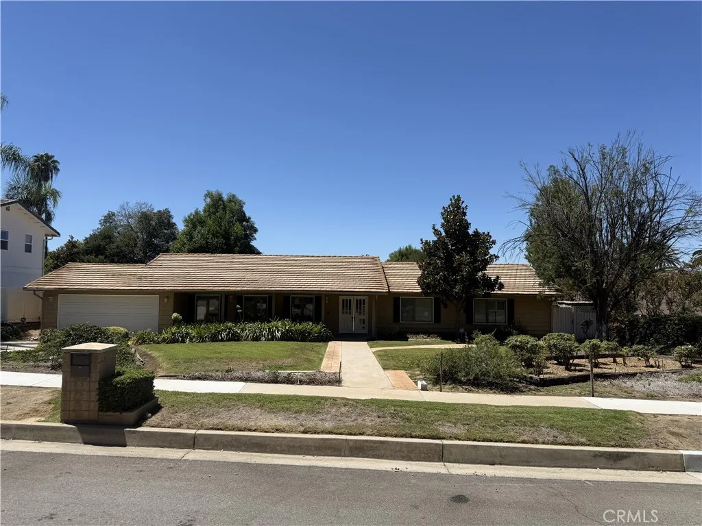 1524 Dwight, Redlands, California 92373 — photo 4