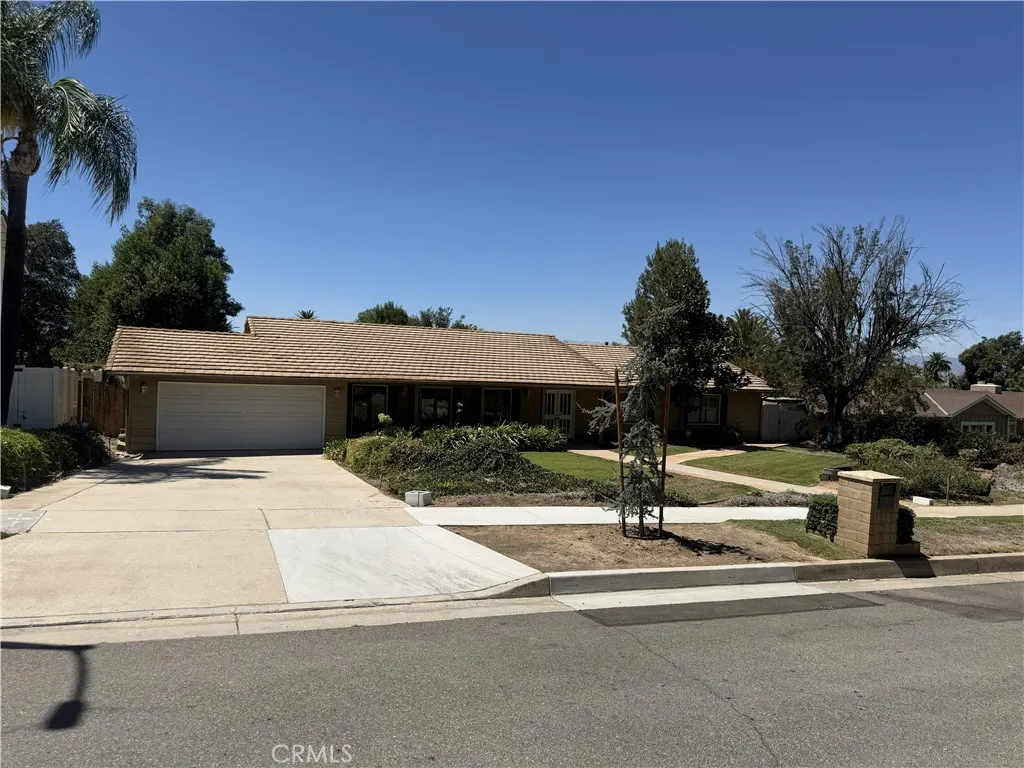 1524 Dwight, Redlands, California 92373 — photo 5