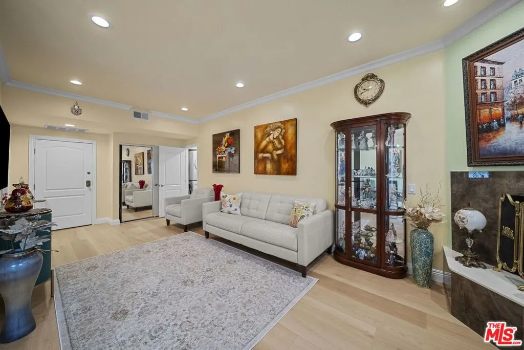17914 Magnolia Boulevard 130, Los Angeles, California 91316 — photo 5