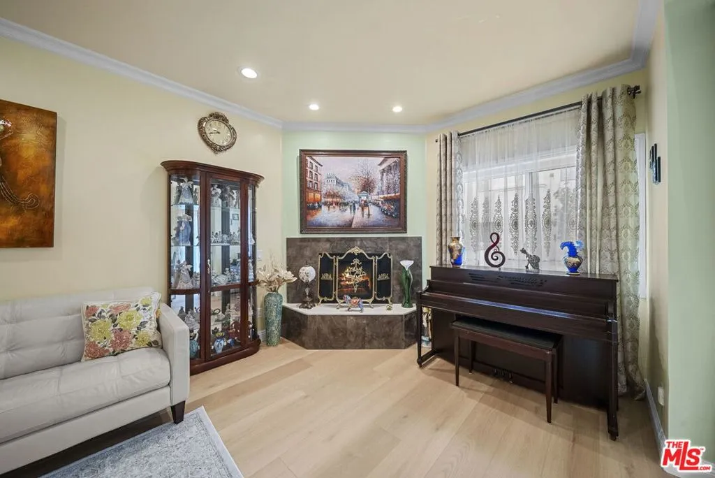 17914 Magnolia Boulevard 130, Los Angeles, California 91316 — photo 4