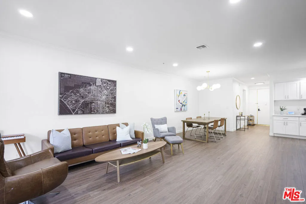 333 Westminster Avenue 104, Los Angeles, California 90020 — photo 4