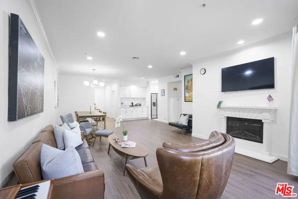 333 Westminster Avenue 104, Los Angeles, California 90020 — photo 5
