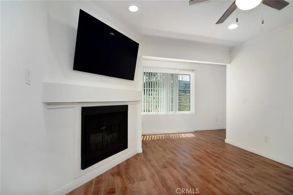 5525 Canoga Avenue 124, Woodland Hills, California 91367 — photo 4