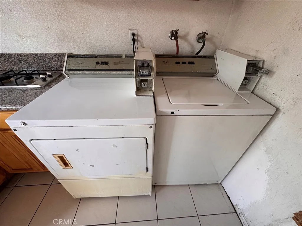COIN LAUNDRY