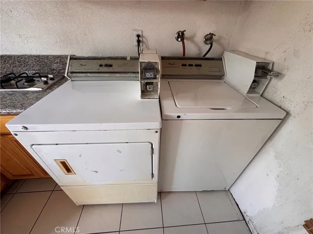 COIN LAUNDRY