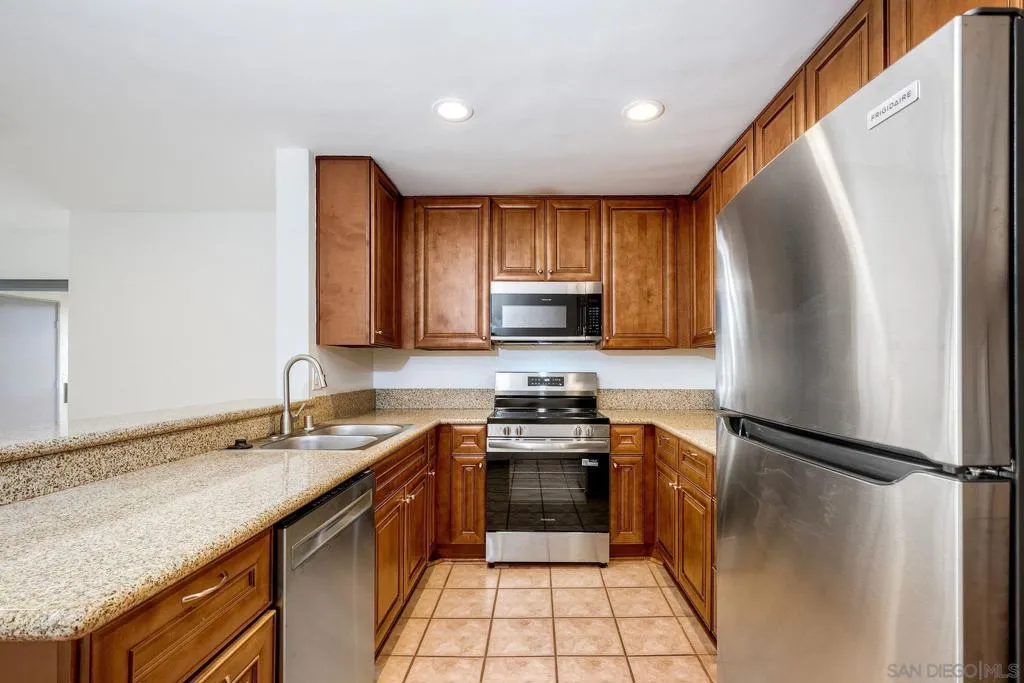 6747 Friars 127, San Diego, California 92108 — photo 4