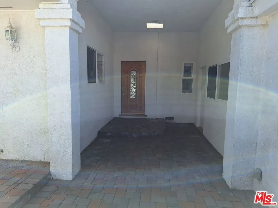 7539 Denrock Avenue, Los Angeles, California 90045 — photo 4