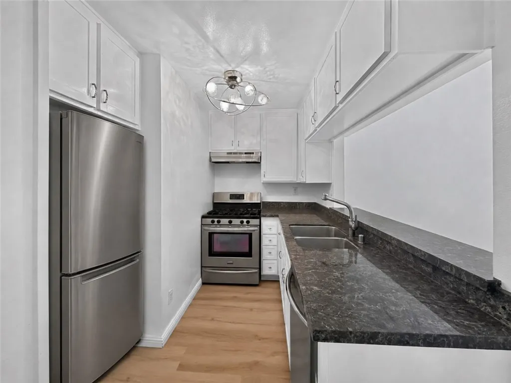 7131 Farralone 46, Canoga Park, California 91303 — photo 4