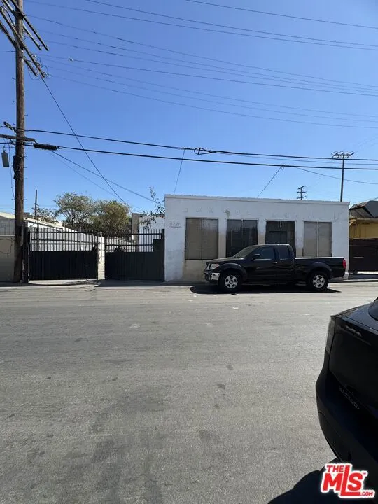6121 S Western Ave