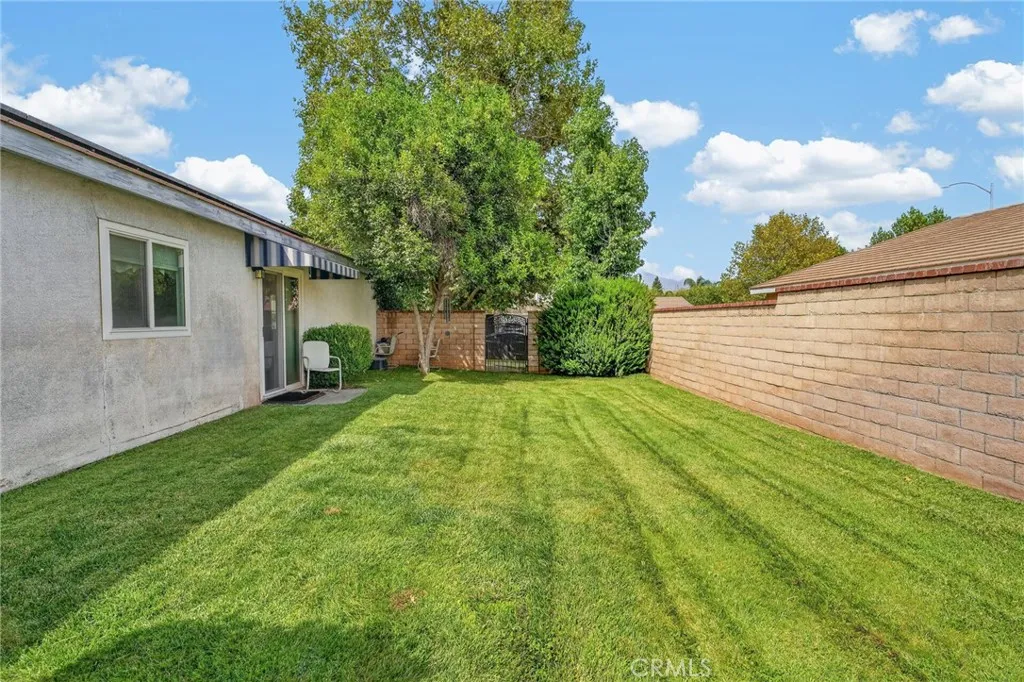 Sideyard (Grass)
