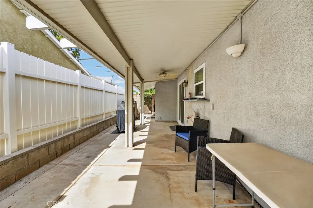 Sideyard (Aluminum Patio)