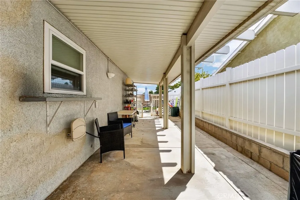 Sideyard (Aluminum Patio)