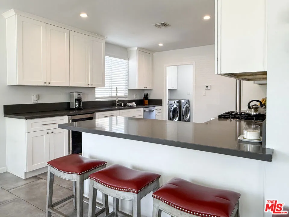 10930 Crossdale Avenue, Downey, California 90241 — photo 4