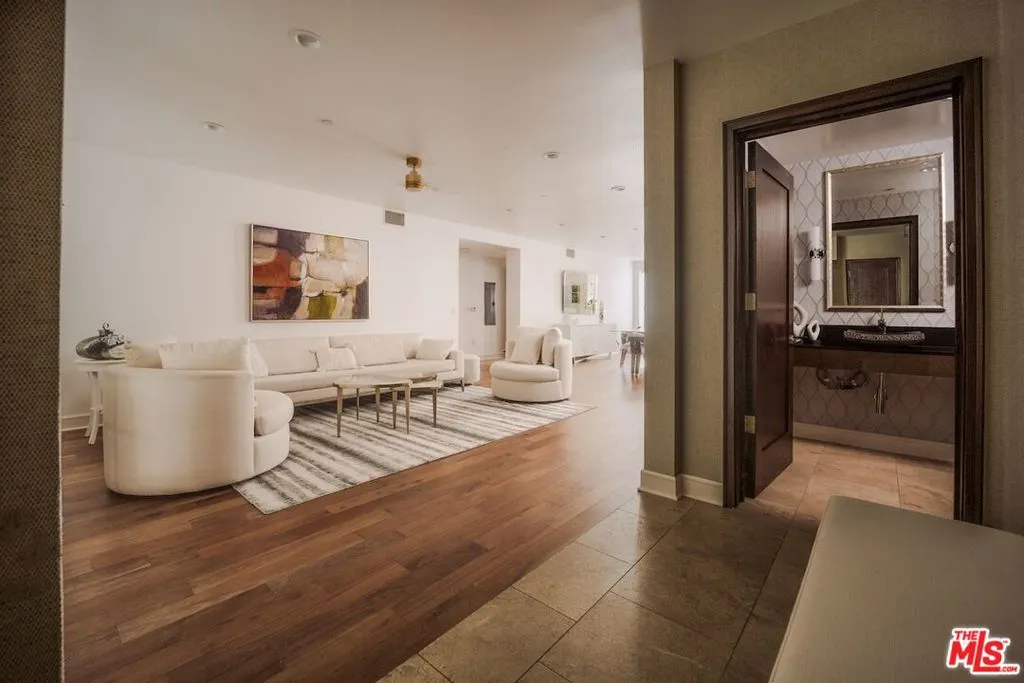 447 N Doheny Drive 104, Beverly Hills, California 90210 — photo 4