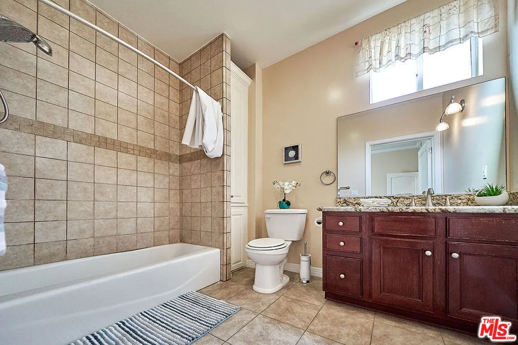 1025 Dewey Avenue 205, Los Angeles, California 90006 — photo 5