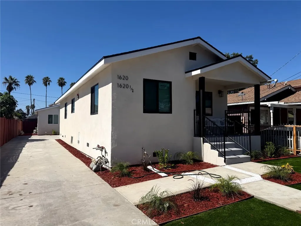 1620 E 33rd