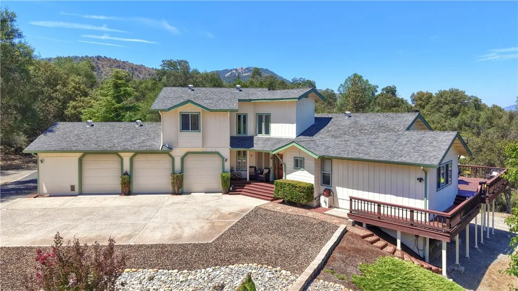 38393 Crestview Ln