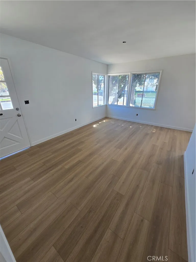 687 N Glassell