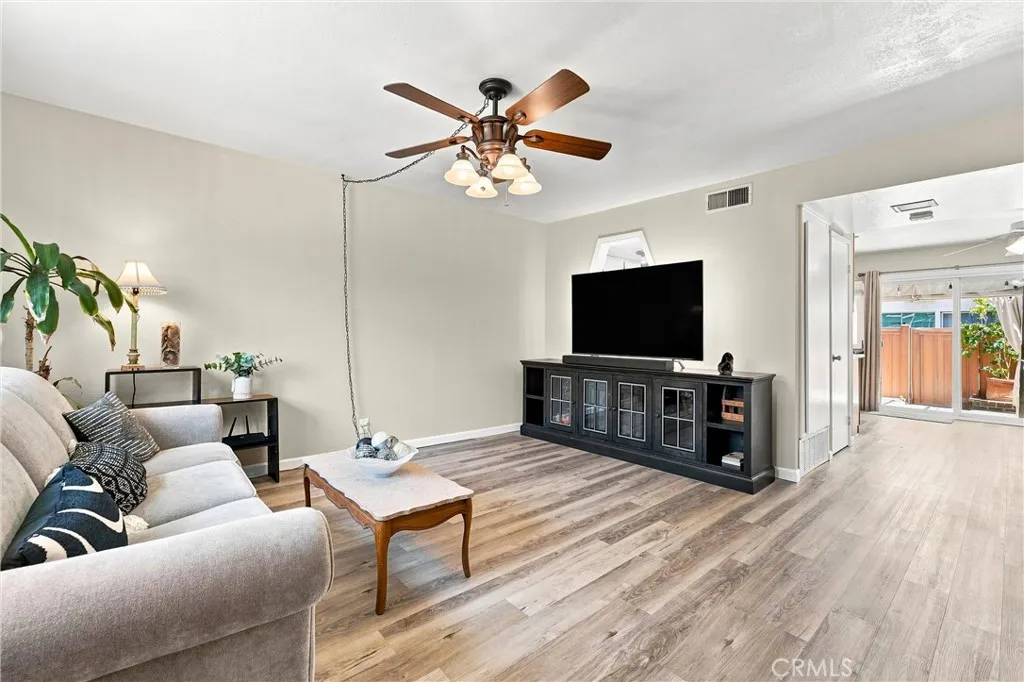22754 Madrid, Lake Forest, California 92630 — photo 4