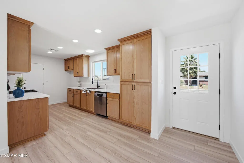 1634 Arcane St. Simi Valley 93065