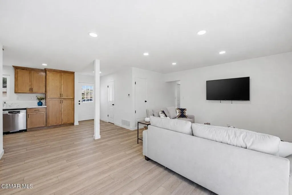 1634 Arcane St. Simi Valley 93065