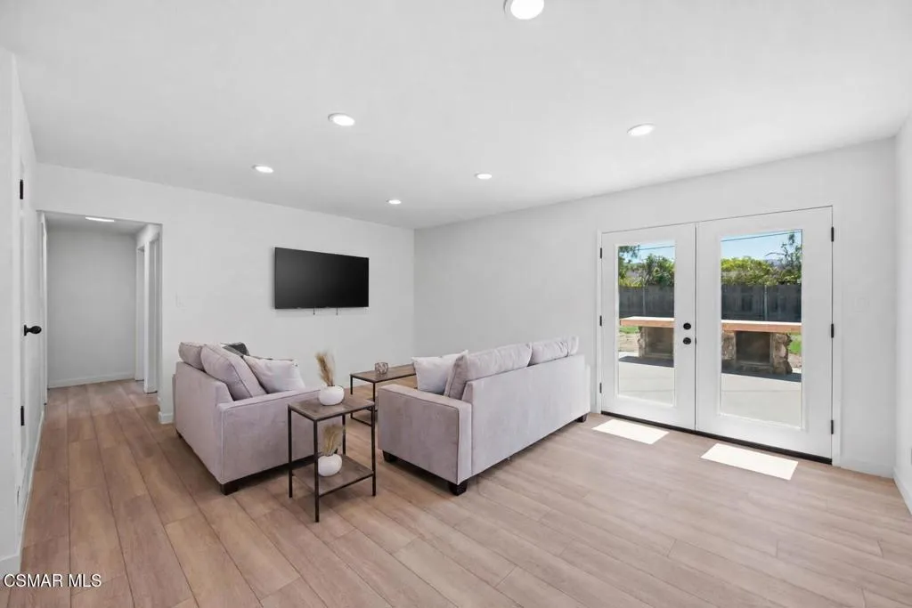 1634 Arcane St. Simi Valley 93065
