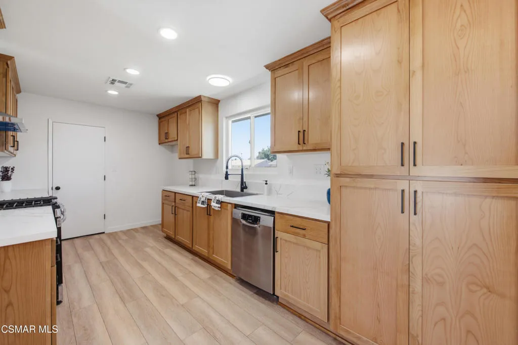 1634 Arcane St. Simi Valley 93065