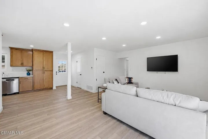 1634 Arcane St. Simi Valley 93065