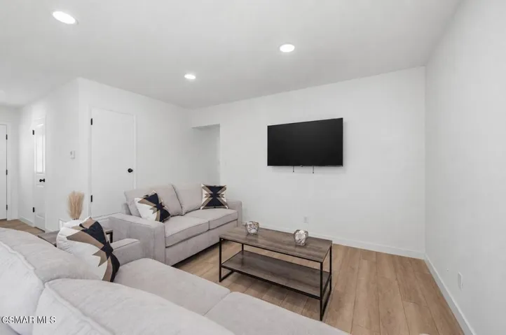 1634 Arcane St. Simi Valley 93065