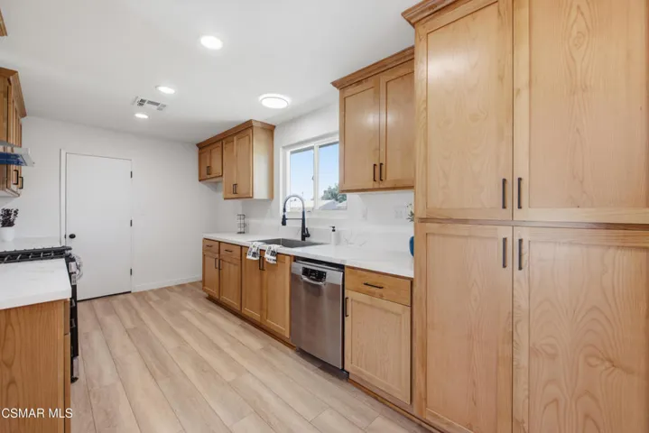1634 Arcane St. Simi Valley 93065