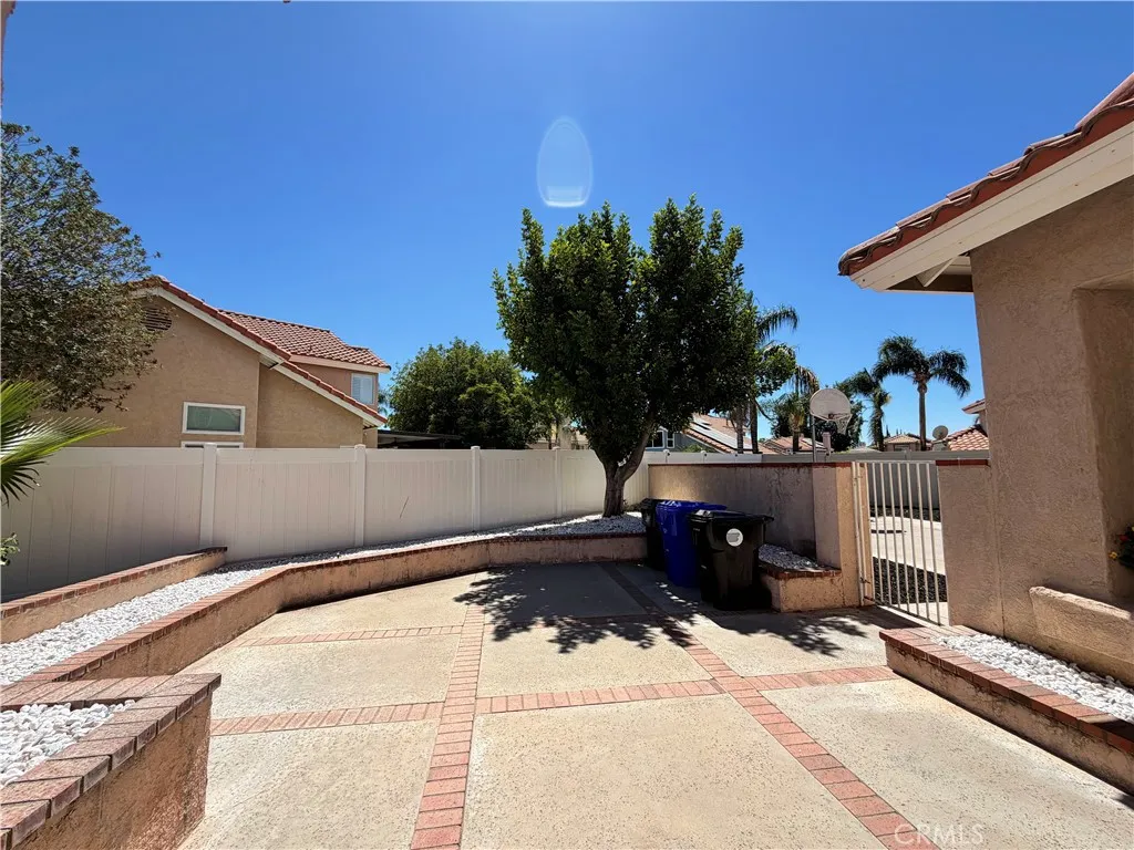 28261 Cornus Court, Highland, California 92346 — photo 4