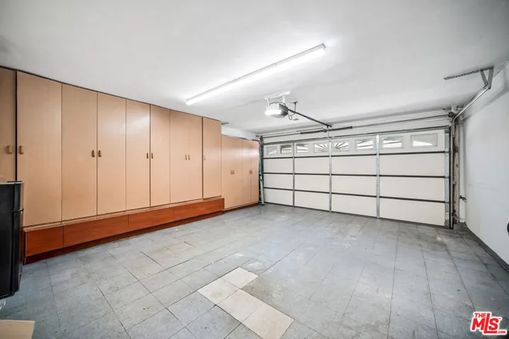 Garage w 220V Charger