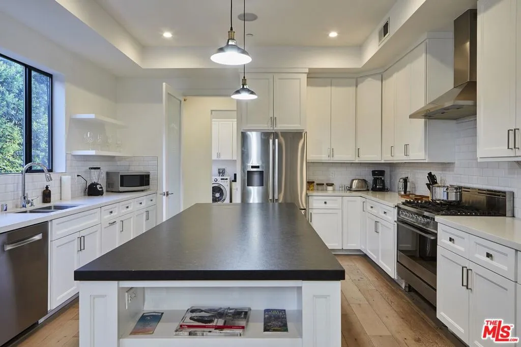 18911 Hatteras Street, Tarzana, California 91356 — photo 5