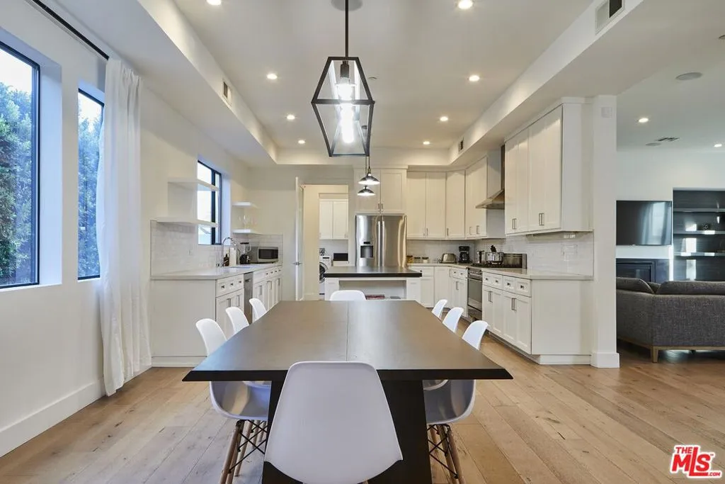 18911 Hatteras Street, Tarzana, California 91356 — photo 4
