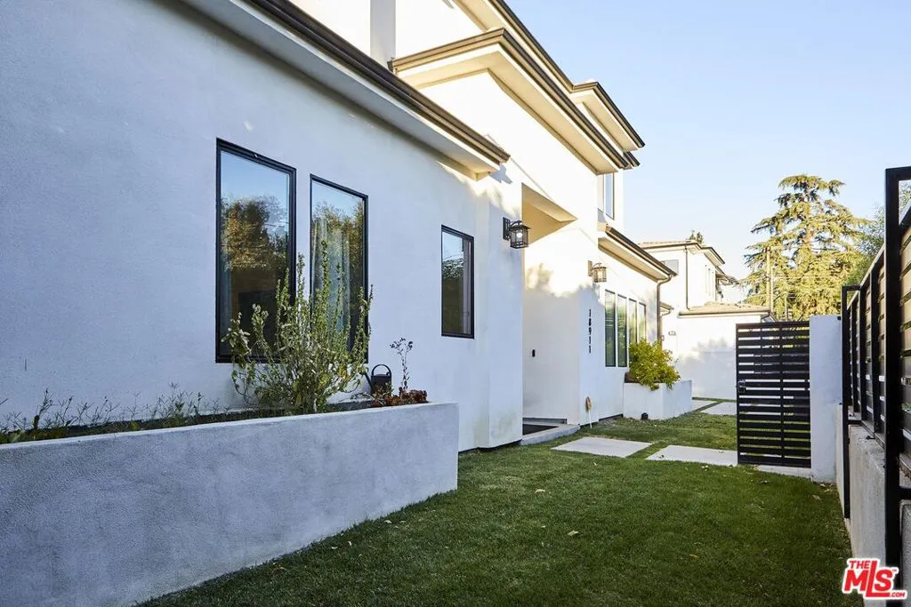 Private Outdoor​​‌​​​​‌​​‌‌​​‌​​​‌‌​​​‌​​‌‌​​‌‌​​‌‌​​​​ Walkway