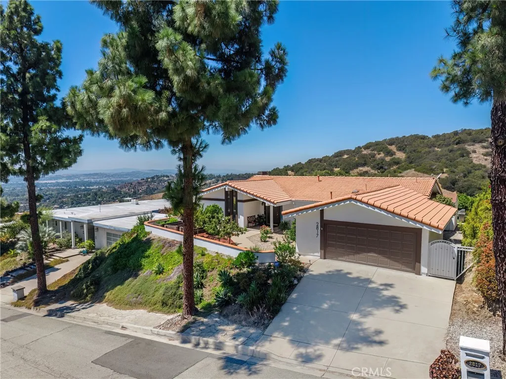 2817 N Mountain Ave