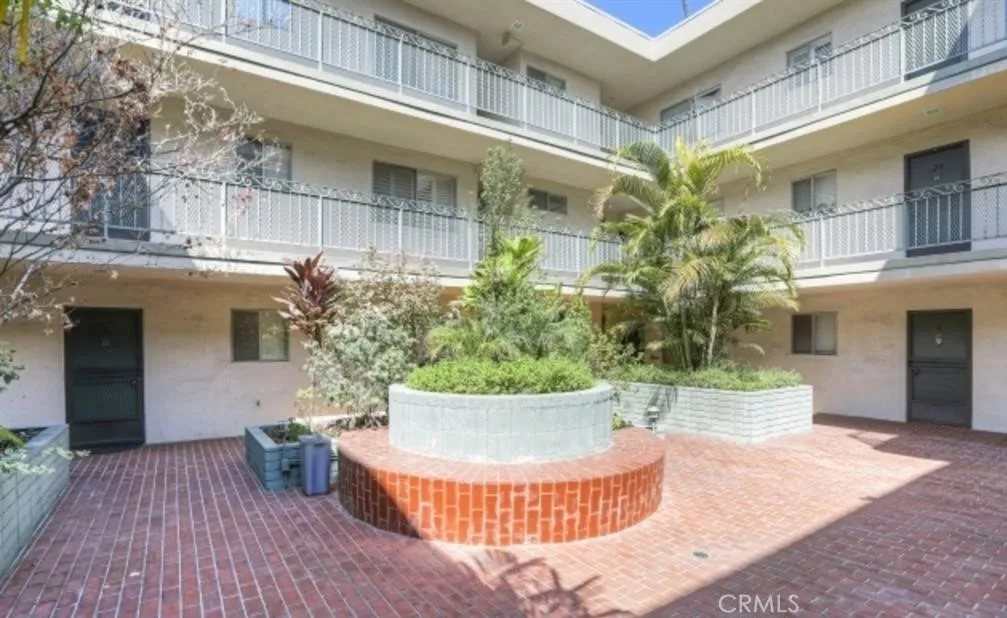 4614 27 Finley, Los Angeles, California 90027 — photo 4