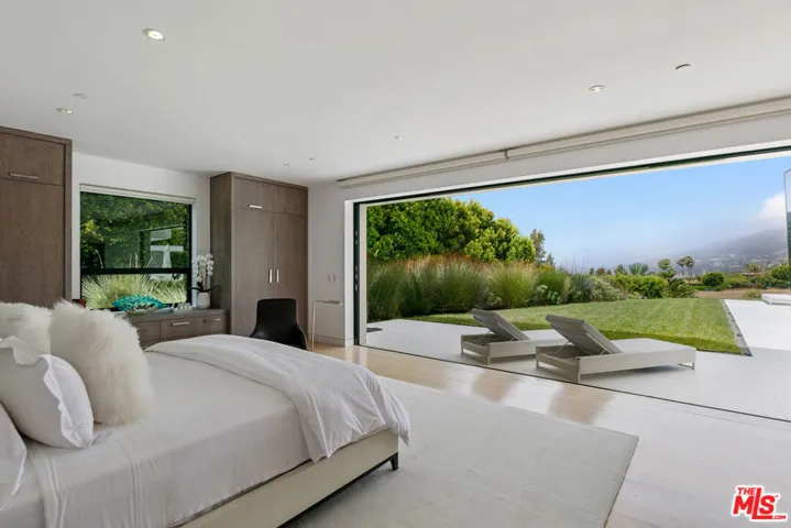 Junior Master Suite