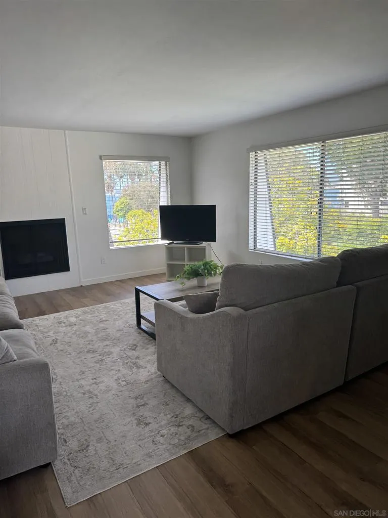 4051 Fanuel 2, San Diego, California 92109 — photo 4