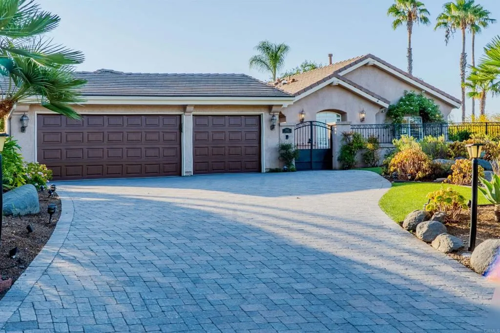 3542 Avenida Amorosa