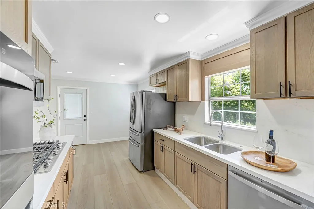 23931 Bessemer Street, Woodland Hills, California 91367 — photo 4