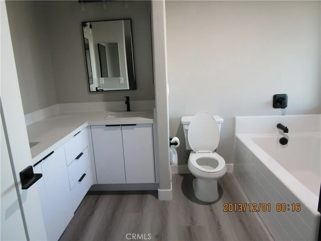 MASTER BATH TUB