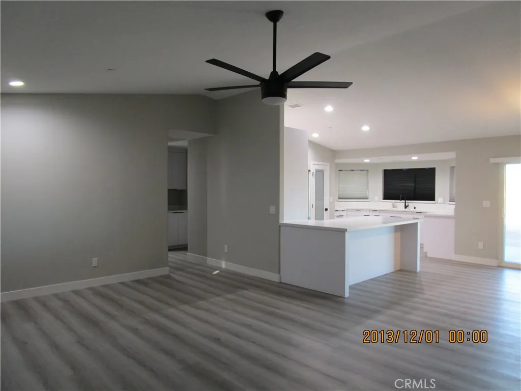 LIVING ROOM AREA