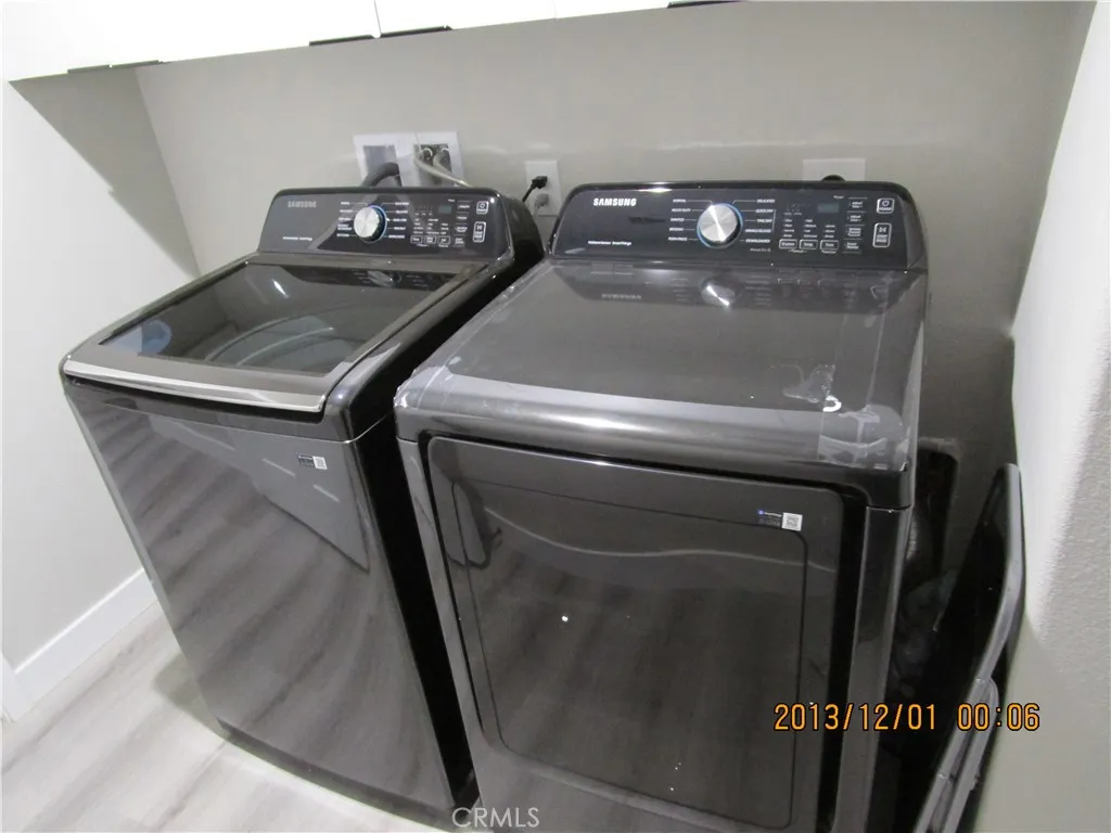 SAMSUNG WASHER & DRYER