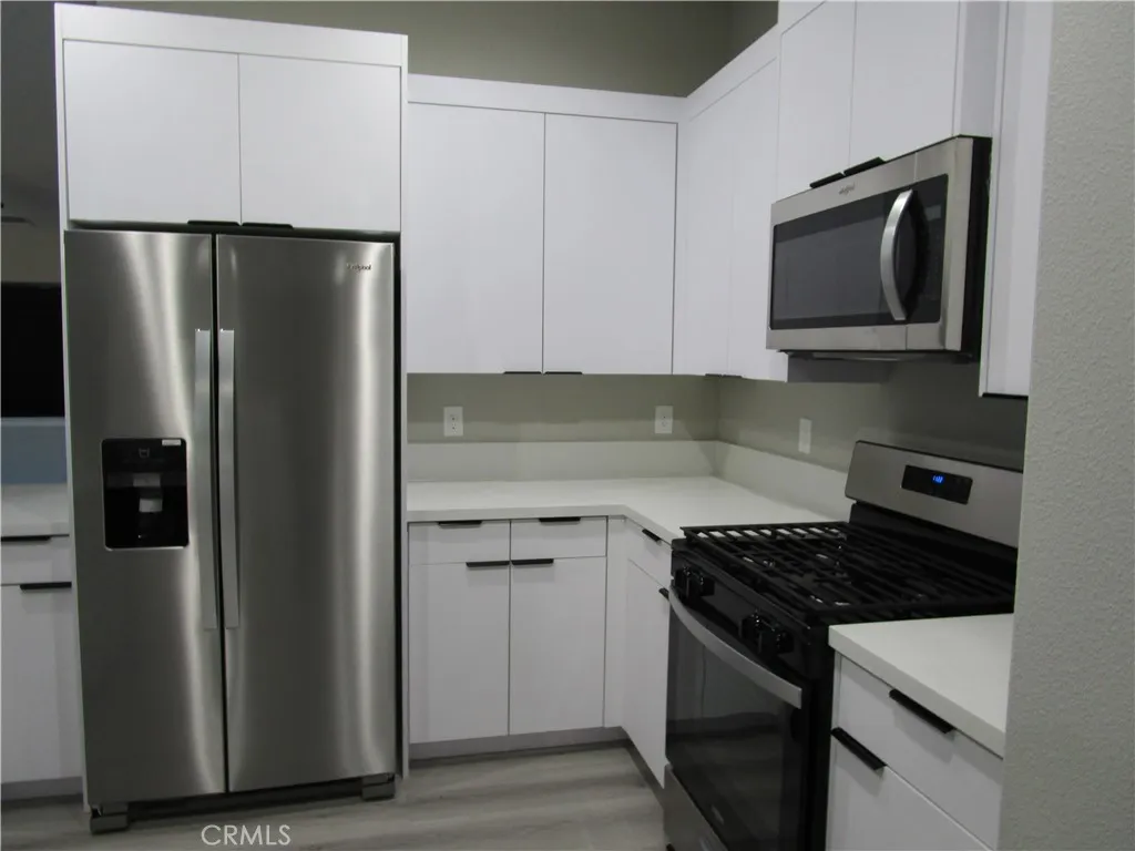 KITCHEN REFRIGERATOR, STOVE, MICROWAVE