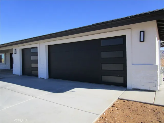 3 CAR GARAGE