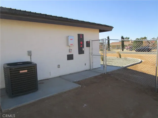 RIGHT SIDE OF HOUSE